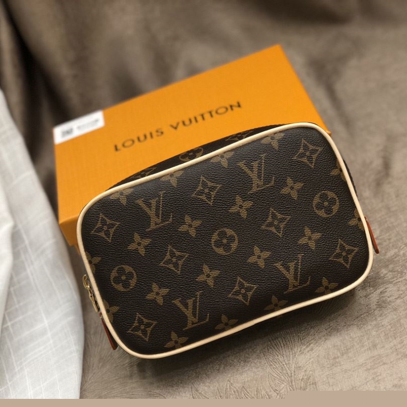 LV Clutch Bags